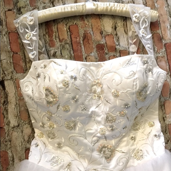 ⭐Princess Style Wedding dress by Xcite - Picture 4 of 9